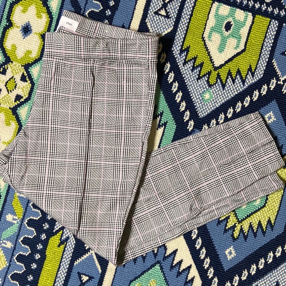 Old Navy Pants - BNWOT Old Navy ‘Stevie’  Plaid cropped Skinny Trouser Sz L